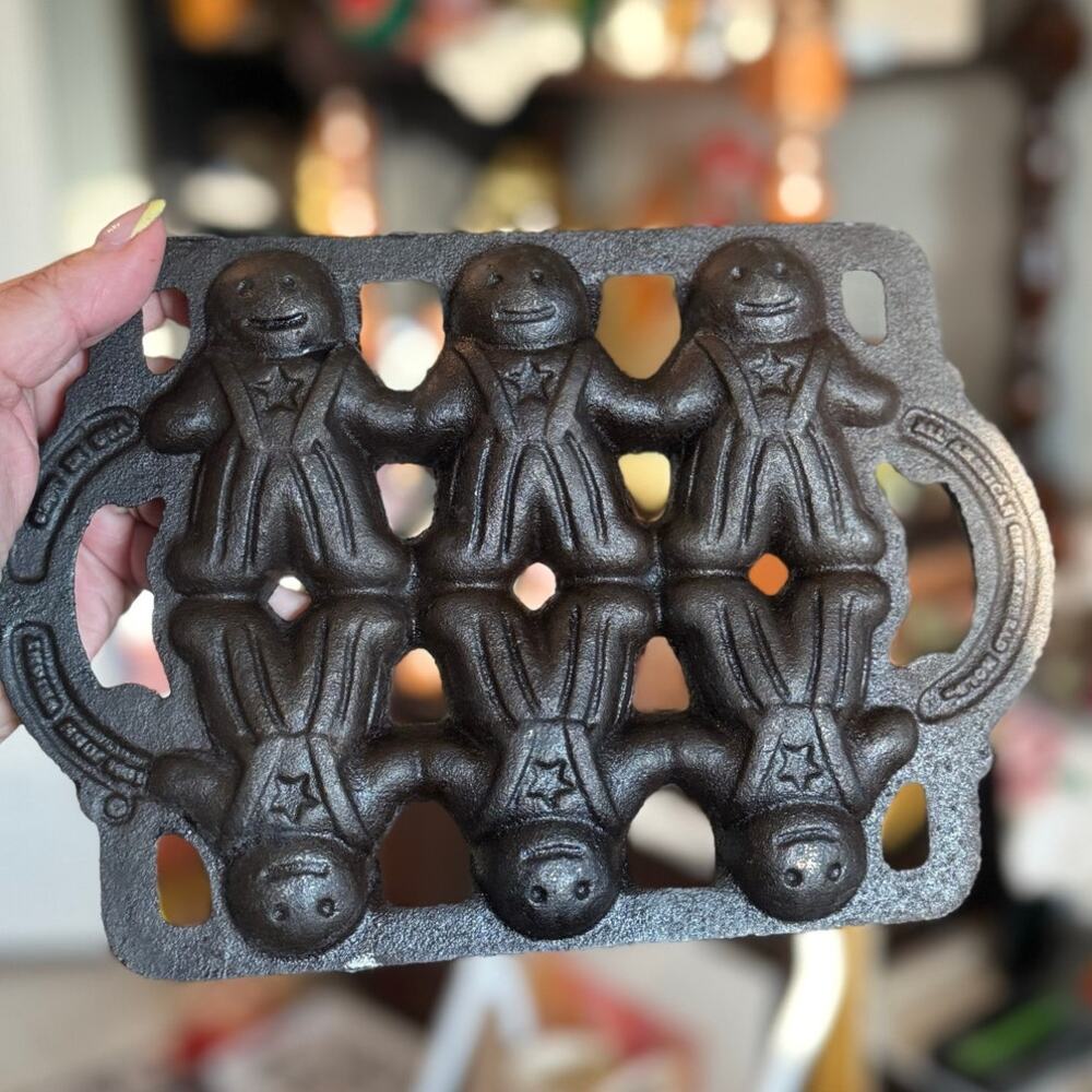 Vintage John Wright Cast Iron Gingerbread Boys Baking Mold - Picture 2 of 2